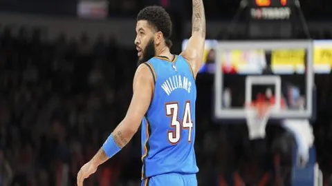 韩佳奇扑球犯规引争议，奥纳纳类似动作未受罚引热议