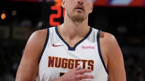 湖人三巨头对决鹈鹕，欲巩固NBA统治地位